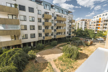 POHLED NA BYTOVÝ DŮM - Pronájem bytu 3+kk v osobním vlastnictví 68 m², Praha 9 - Střížkov