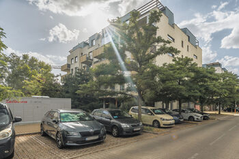POHLED NA BYTOVÝ DŮM - Pronájem bytu 3+kk v osobním vlastnictví 68 m², Praha 9 - Střížkov
