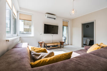 OBÝVACÍ POKOJ SE VSTUPEM NA BALKON - Pronájem bytu 3+kk v osobním vlastnictví 68 m², Praha 9 - Střížkov
