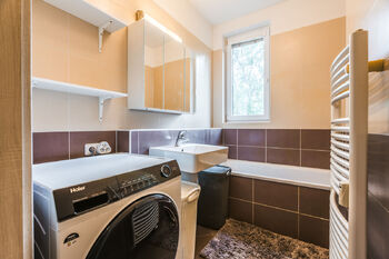 KOUPWELNA S VANOU - Pronájem bytu 3+kk v osobním vlastnictví 68 m², Praha 9 - Střížkov