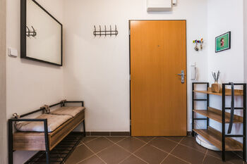 VSTUPNI DVERE DO BYTU - Pronájem bytu 3+kk v osobním vlastnictví 68 m², Praha 9 - Střížkov