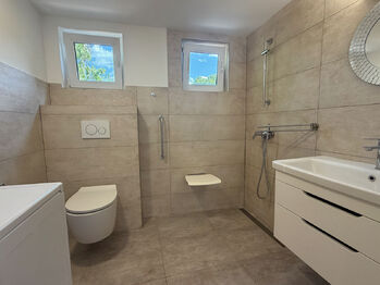 Koupelna  - Prodej domu 168 m², Měchenice