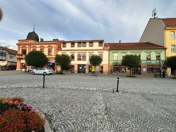 Pohled na dům z náměstí  - Pronájem bytu 4+kk v osobním vlastnictví 72 m², Bučovice