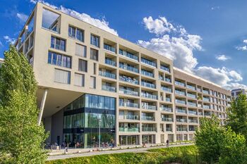 Pohled na dům - Prodej bytu 4+kk v osobním vlastnictví 104 m², Praha 8 - Karlín 