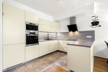 Kuchyně - Prodej bytu 4+kk v osobním vlastnictví 104 m², Praha 8 - Karlín