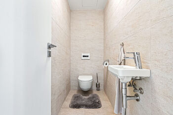 WC - Prodej bytu 4+kk v osobním vlastnictví 104 m², Praha 8 - Karlín