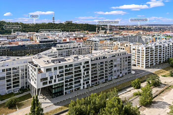 Pohled na dům a okolí z výšky - Prodej bytu 4+kk v osobním vlastnictví 104 m², Praha 8 - Karlín