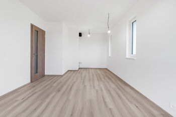 Prodej bytu 2+kk v osobním vlastnictví 48 m², Praha 9 - Hloubětín