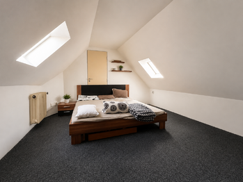 ložnice v podkroví - Prodej domu 180 m², Rožmitál pod Třemšínem