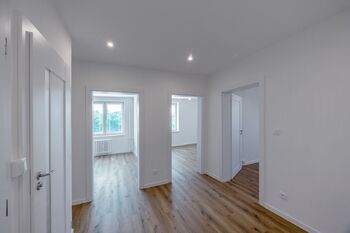 +420 739 604 767 I www.vaclavadamcik.cz I vaclav.adamcik@re-max.cz I pronájem bytu Varenská - Pronájem bytu 3+1 v osobním vlastnictví 65 m², Ostrava