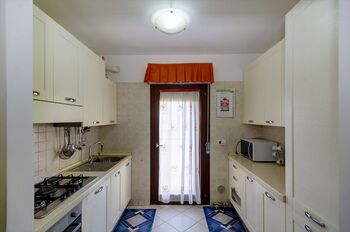 výstup na balkon - Prodej bytu 3+kk v osobním vlastnictví 83 m², Silvi