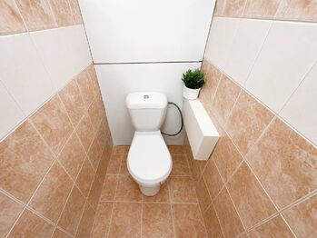 Samostatné WC - Prodej bytu 3+1 v osobním vlastnictví 71 m², České Budějovice