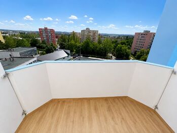 Výhled z balkonu - Prodej bytu 3+1 v osobním vlastnictví 71 m², České Budějovice