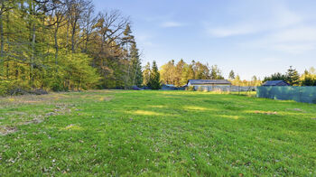 Prodej pozemku 2112 m², Louňovice