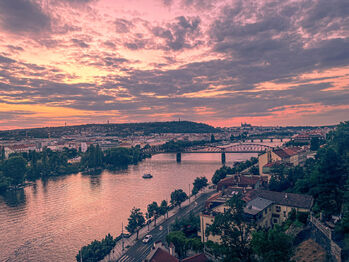 Podvečerní procházka na Vyšehrad - Pronájem obchodních prostor, Praha 2 - Nové Město