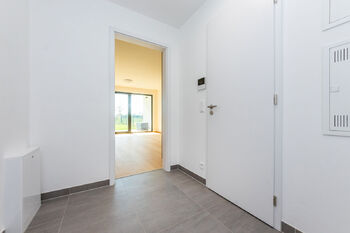 Pronájem bytu 1+kk v osobním vlastnictví 34 m², Praha 8 - Dolní Chabry