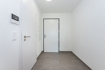 Pronájem bytu 1+kk v osobním vlastnictví 34 m², Praha 8 - Dolní Chabry