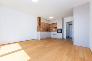 Pronájem bytu 1+kk v osobním vlastnictví 34 m², Praha 8 - Dolní Chabry
