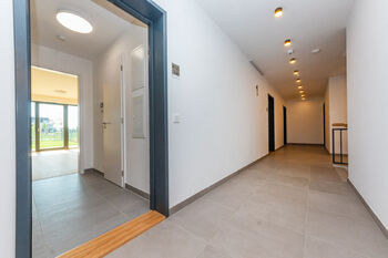 Pronájem bytu 1+kk v osobním vlastnictví 34 m², Praha 8 - Dolní Chabry
