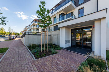 Pronájem bytu 1+kk v osobním vlastnictví 34 m², Praha 8 - Dolní Chabry