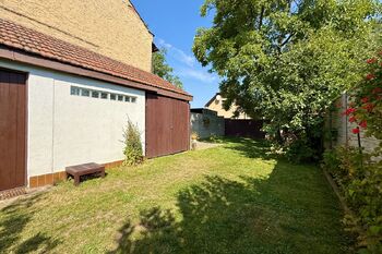 kolna a zadní vjezd - Prodej domu 50 m², Řepín
