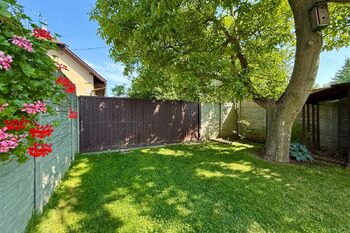 zadní vjezd - Prodej domu 50 m², Řepín