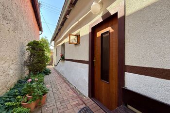 hlavní vchod - Prodej domu 50 m², Řepín