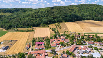 pohled z dronu foto 1 - Prodej domu 124 m², Lomnice 