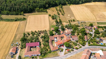 pohled z dronu foto 2 - Prodej domu 124 m², Lomnice