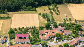 pohled z dronu foto 4 - Prodej domu 124 m², Lomnice