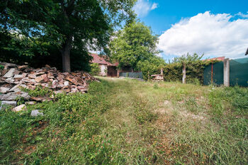 příjezd ke stodole - Prodej domu 124 m², Lomnice