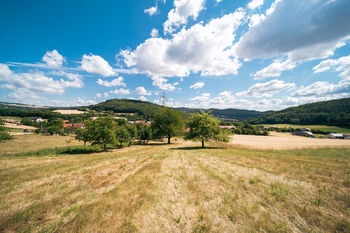 zahrada k lesu foto 8 - Prodej domu 124 m², Lomnice