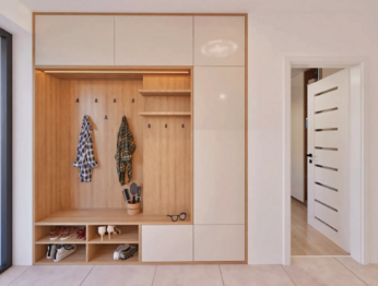 Vstupní chodba  - Prodej domu 134 m², Opatovice nad Labem