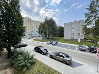 výhled z obývacího pokoje - Pronájem bytu 2+1 v osobním vlastnictví 50 m², Kolín