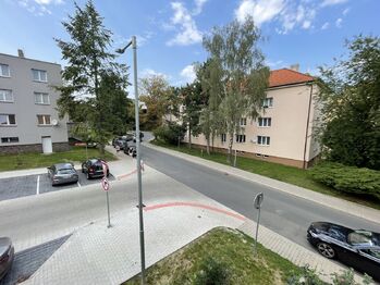 pohled z obývacího pokoje - Pronájem bytu 2+1 v osobním vlastnictví 50 m², Kolín