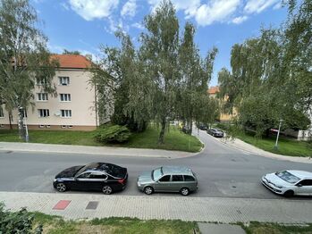 pohled z kuchyně - Pronájem bytu 2+1 v osobním vlastnictví 50 m², Kolín