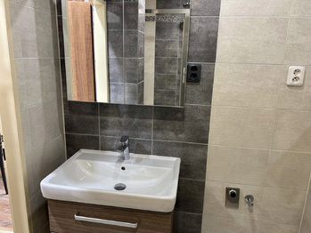 koupelna - Pronájem bytu 2+1 v osobním vlastnictví 50 m², Kolín