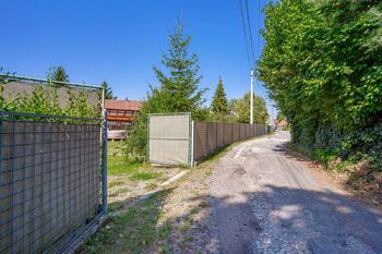 Prodej pozemku 1600 m², Benetice