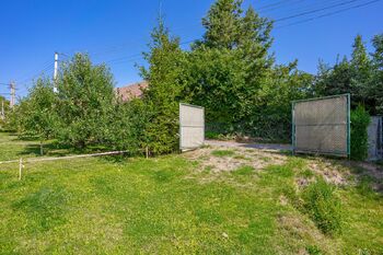 Prodej pozemku 1600 m², Benetice