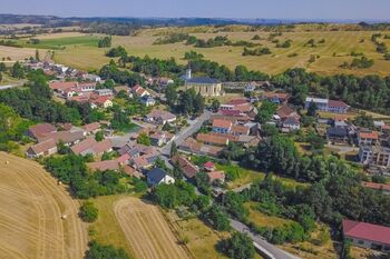 Prodej pozemku 1600 m², Benetice