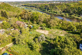 Prodej pozemku 1885 m², Husinec