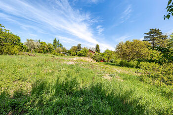Prodej pozemku 1885 m², Husinec