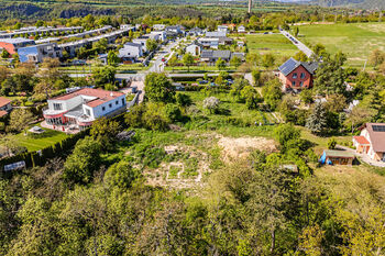 Prodej pozemku 1070 m², Husinec