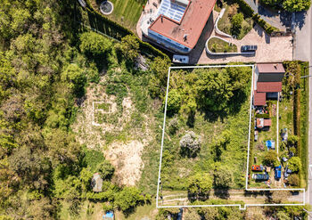 Prodej pozemku 1885 m², Husinec