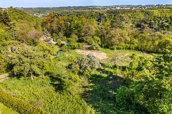Prodej pozemku 1070 m², Husinec
