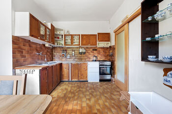 1NP - kuchyň - Prodej domu 234 m², Lomnice nad Popelkou