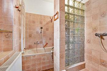 1NP - koupelna - Prodej domu 234 m², Lomnice nad Popelkou