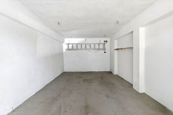Garáž interiér - Prodej chaty / chalupy 128 m², Horní Branná