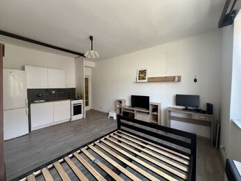 Pronájem bytu 1+kk v osobním vlastnictví 30 m², Praha 9 - Vysočany