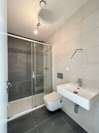 2. koupelna v přízemí - Prodej domu 114 m², Kutná Hora